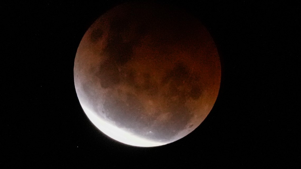 Лунное затмение 2023 октябрь 28 во сколько. Eclipse 2022.03. Затмение кровавое Луны в 201. 16 Мая 2022 лунное затмение цвет Луны. Лунное затмение 2022 фото.