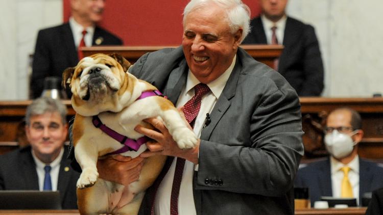 West Virginia governor tells Bette Midler to kiss dog's 'heinie'