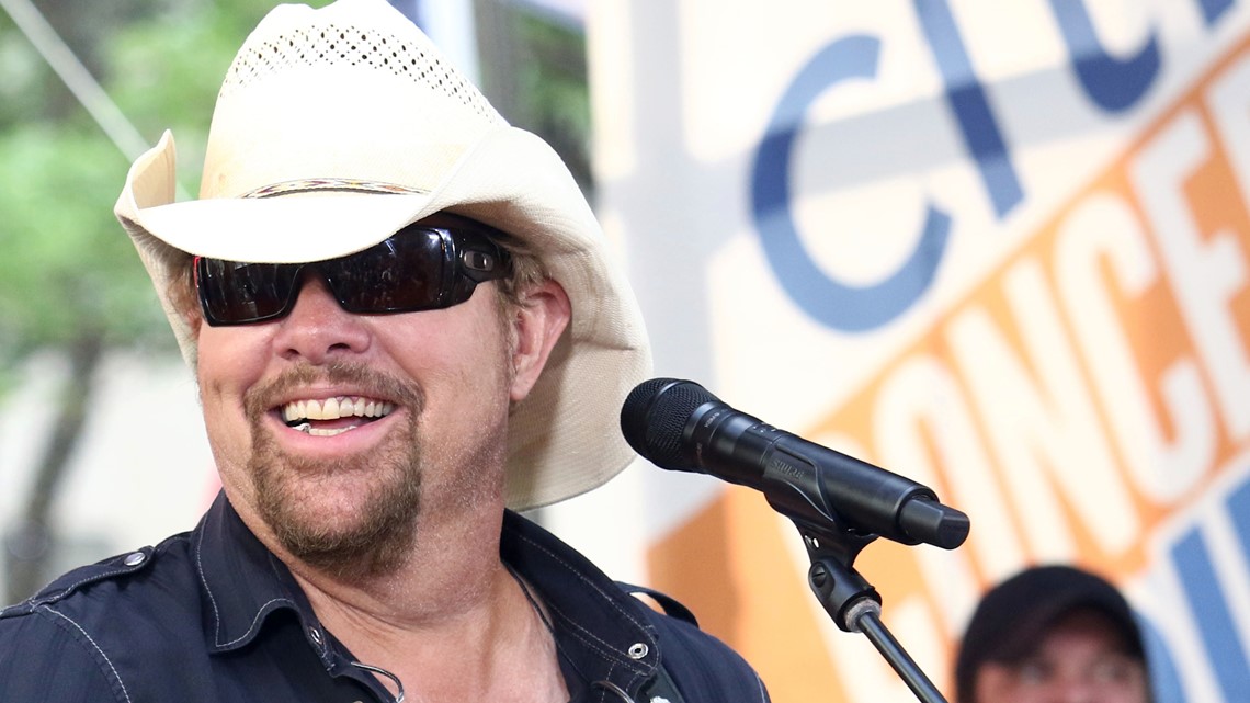 Cmt Music Awards Feature Emotional Toby Keith Tributes 