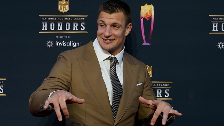 FanDuel's Super Bowl commercial include a live ad starring Rob Gronkowski  and a $10 million giveaway