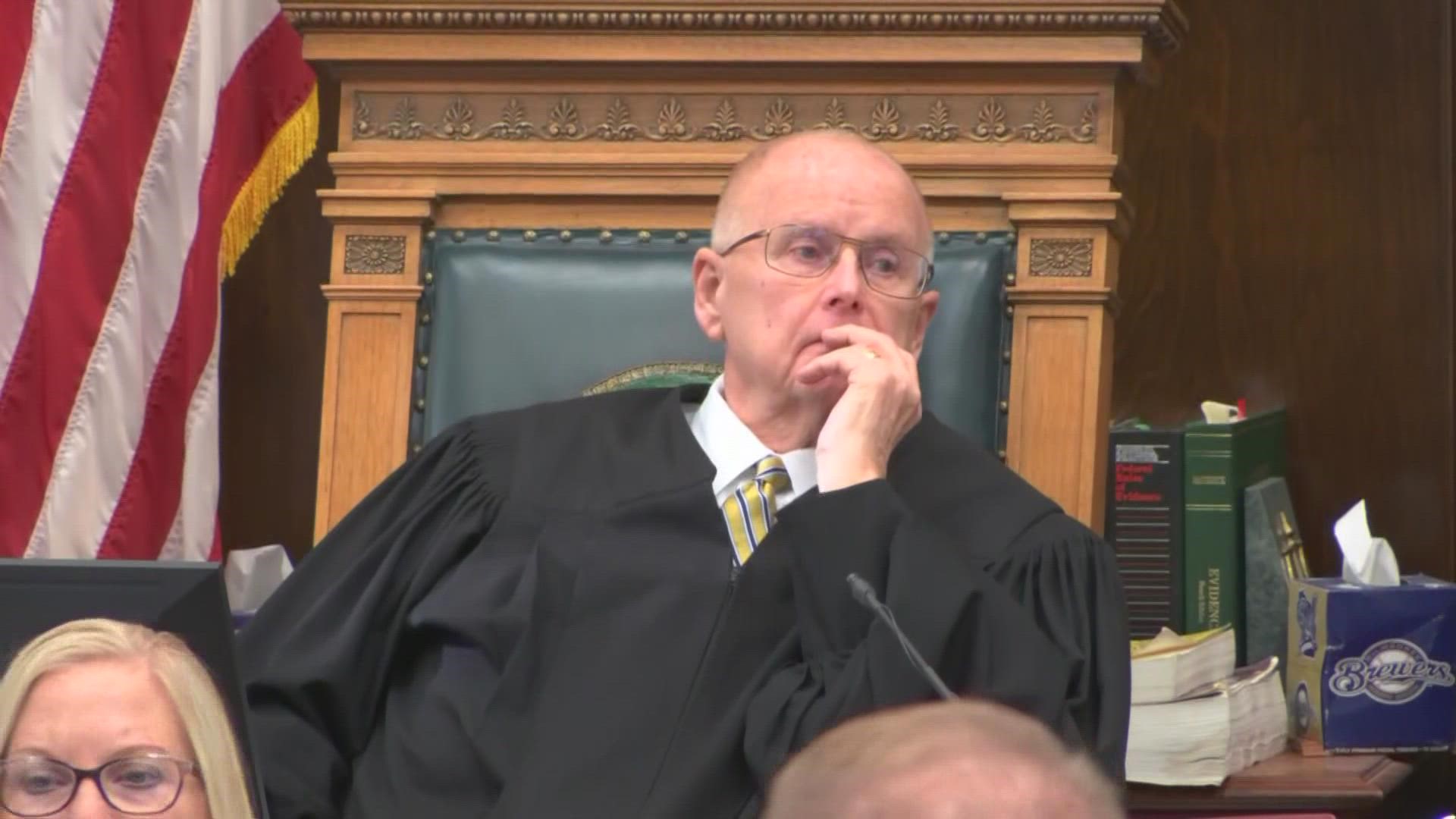 In a tense moment before the jury reentered the courtroom, the judge appears to side with Rittenhouse's defense, warning the prosecution on constitutional issues.