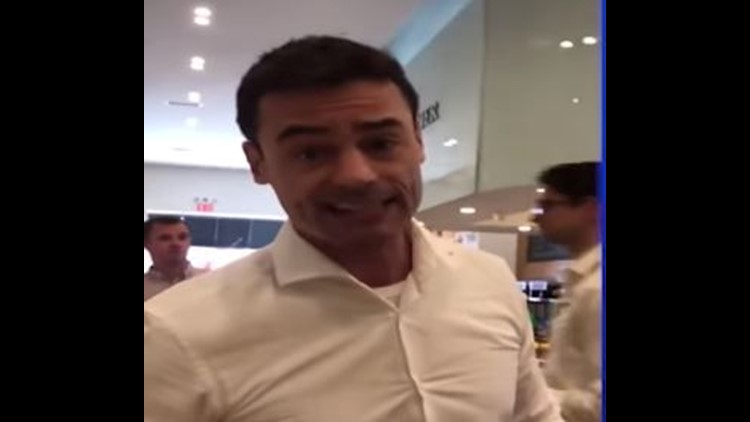 Man threatens to call ICE on workers speaking Spanish in NYC Man threatens to call ICE on workers speaking Spanish in NYC