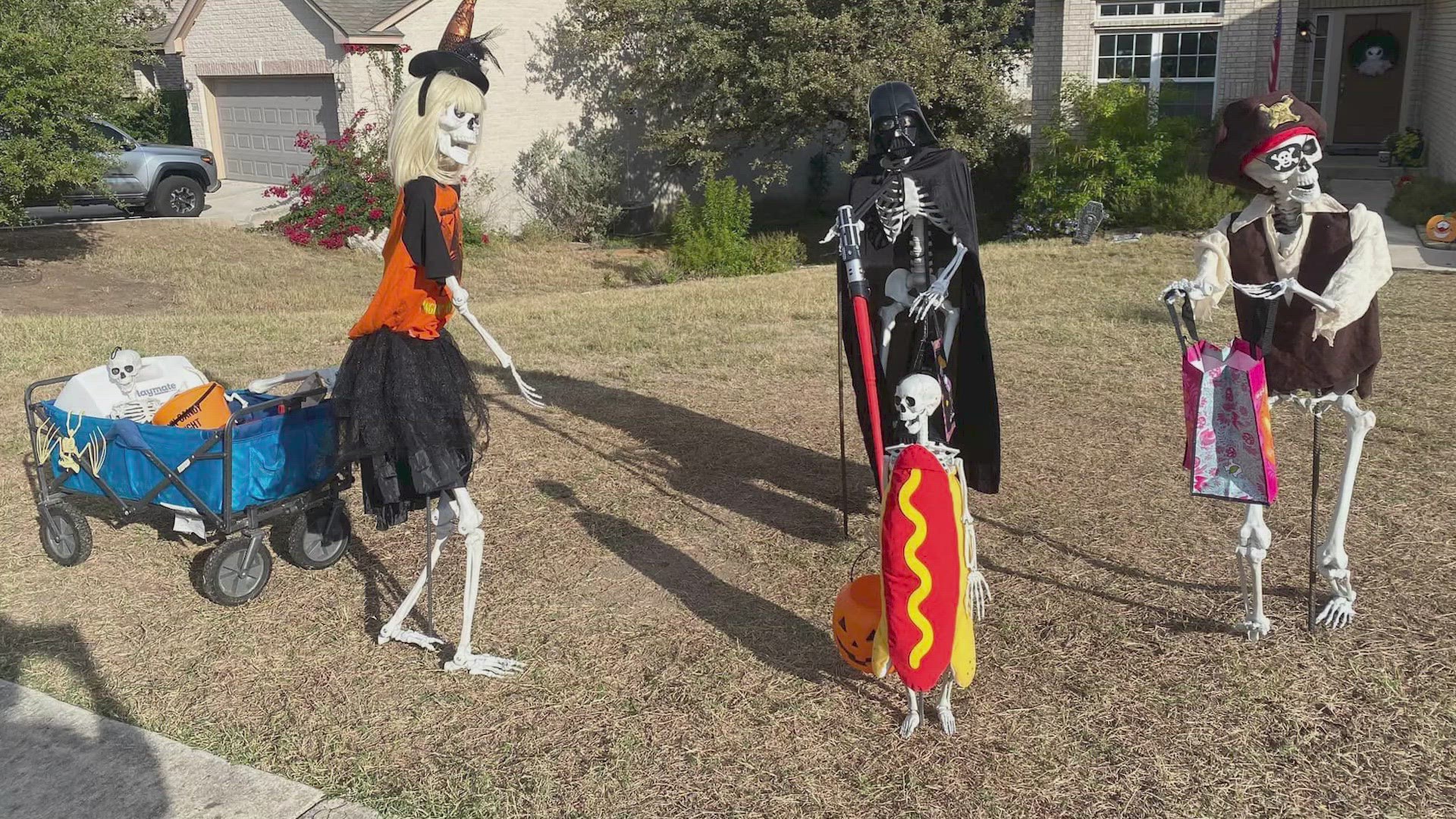 A Stone Oak family is going above and beyond for another Halloween season. They change their Halloween decorations every day, attracting spectators daily.