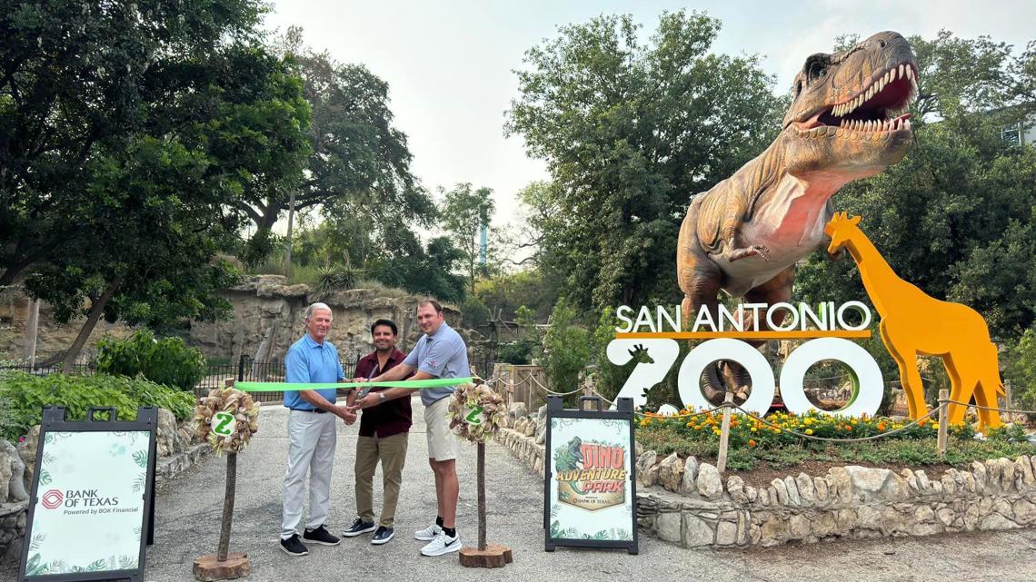 T-Rex, triceratops and velociraptors at San Antonio Zoo | myfoxzone.com
