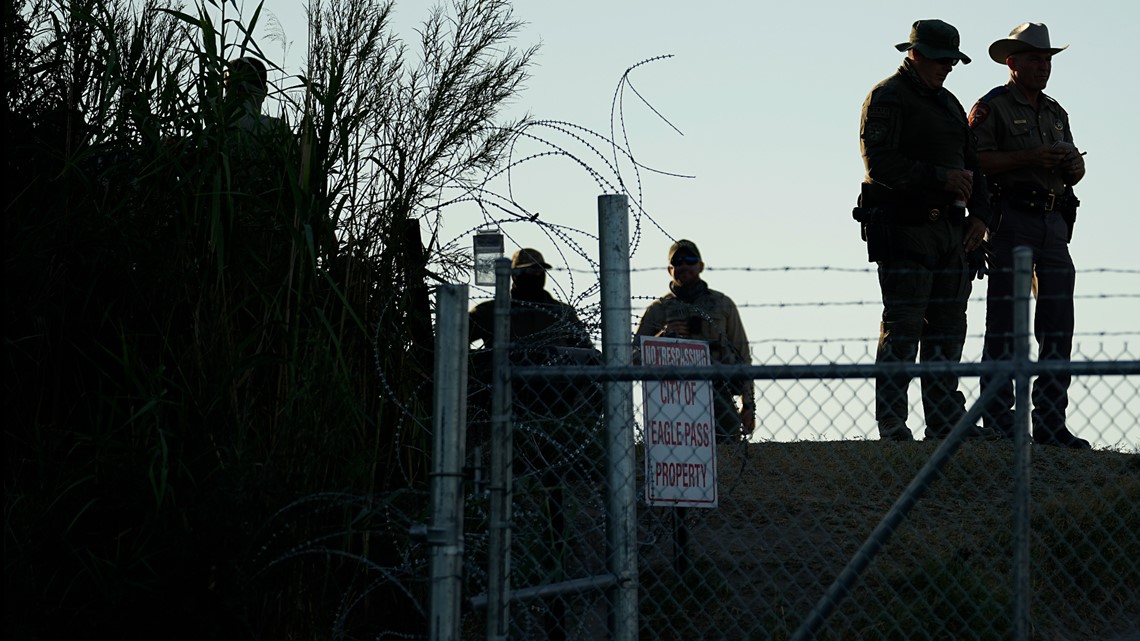 Texas DPS takes over Eagle Pass park amid border crossings | myfoxzone.com