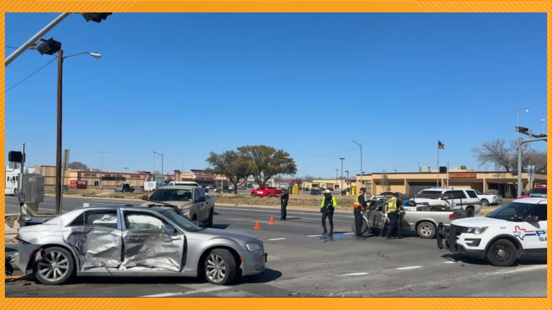 Three injured in San Angelo intersection vehicle crash | myfoxzone.com
