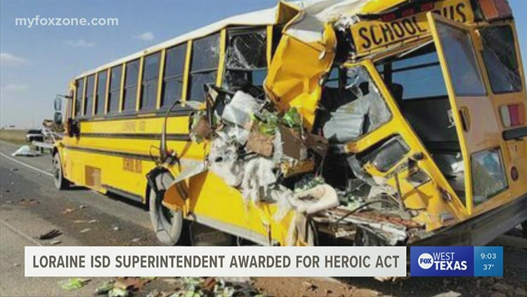 Texas DPS awards Loraine ISD superintendent for protecting students after bus crash
