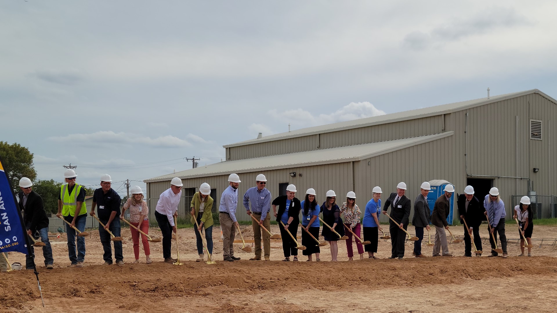 A groundbreaking ceremony was held Monday at Fannin Elementary School to mark the campus expansion.