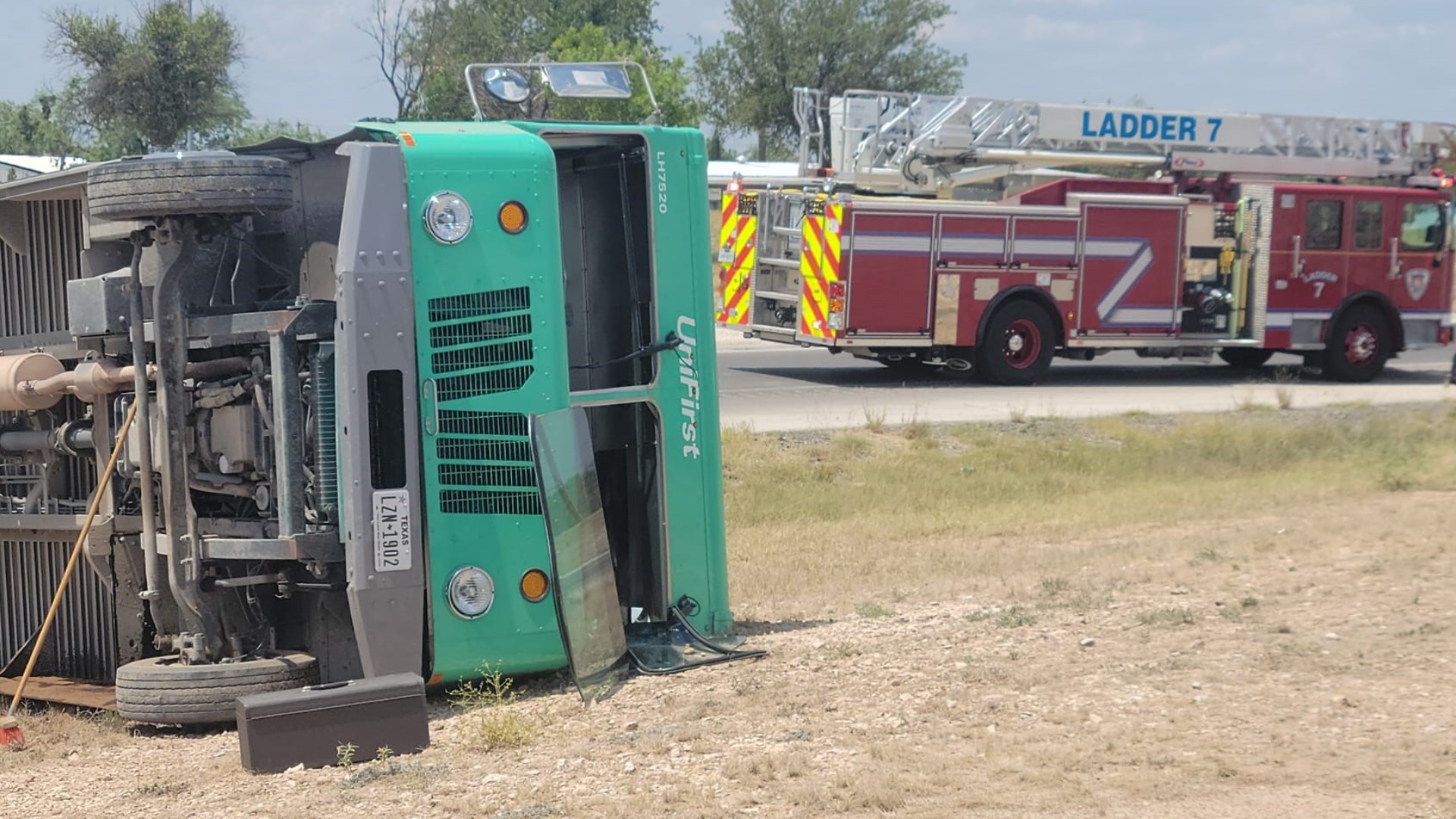 Minor Injuries Reported In Loop 306 Rollover Crash 7061