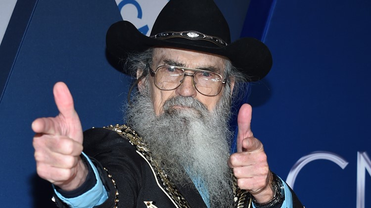 Duck Dynasty's 'Uncle Si' bags South Texas buck at Duval County ranch