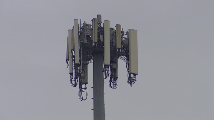 FAA clears Verizon and AT&T to turn on more 5G cell towers