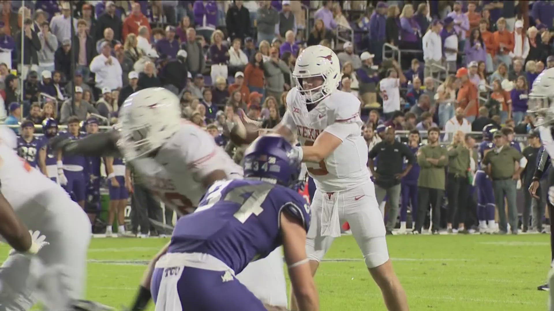 No. 7 Texas gets outscored 20-3 in the fourth quarter but manages to survive TCU, 29-26.