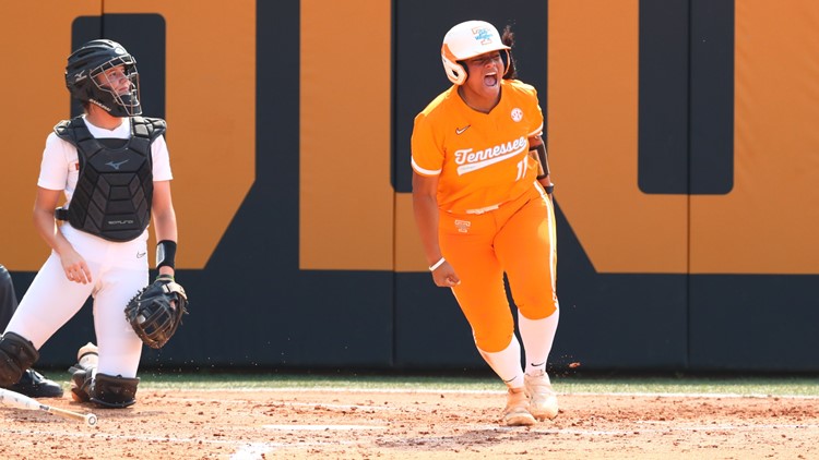 No. 4 Tennessee softball defeats No. 13 Texas 5-2 in game one of the Knoxville Super Regional