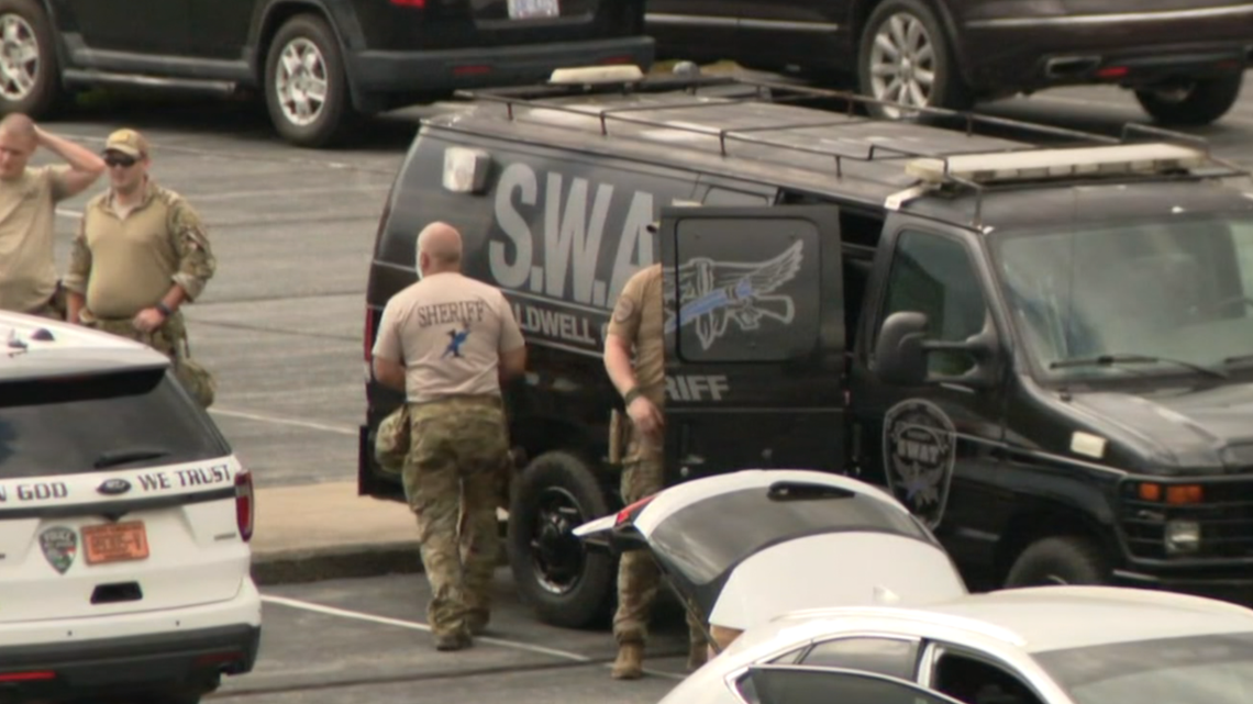 Two deputies, two more victims dead after standoff in Boone | myfoxzone.com