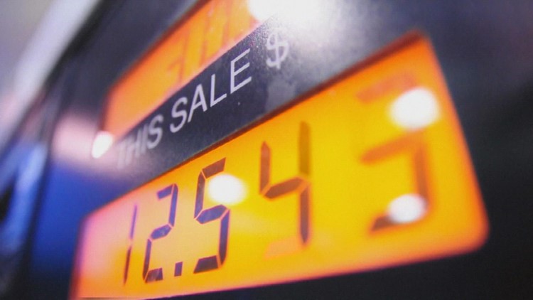 Texas sees its largest weekly gas price decrease for the entire year, AAA says