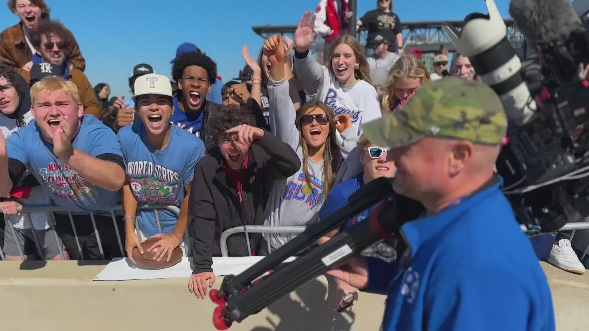 Rangers fans even accept Cardinals fan at World Series parade